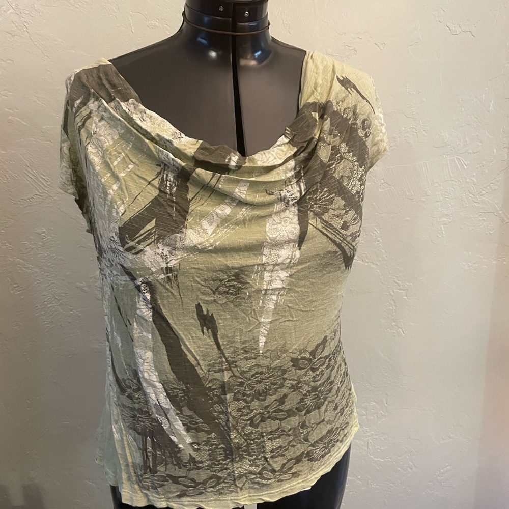 5/15🔥🔥🔥Vanilla Sugar Olive and white/cream Women's Blouse